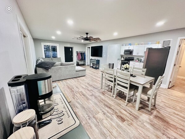 Smart TV, fireplace