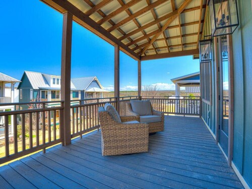 Stunning 4B/2.5B Lake Escape