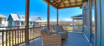 Stunning 4B/2.5B Lake Escape