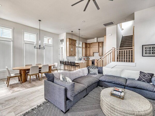 Televisie en een open haard