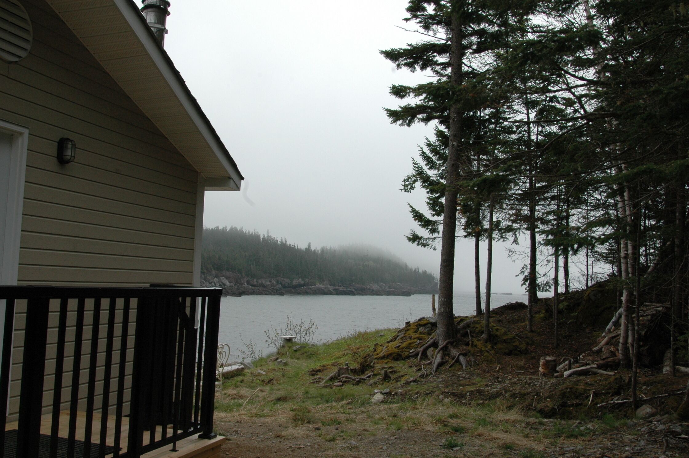 Ocean front cabin with spectacular view of the bay