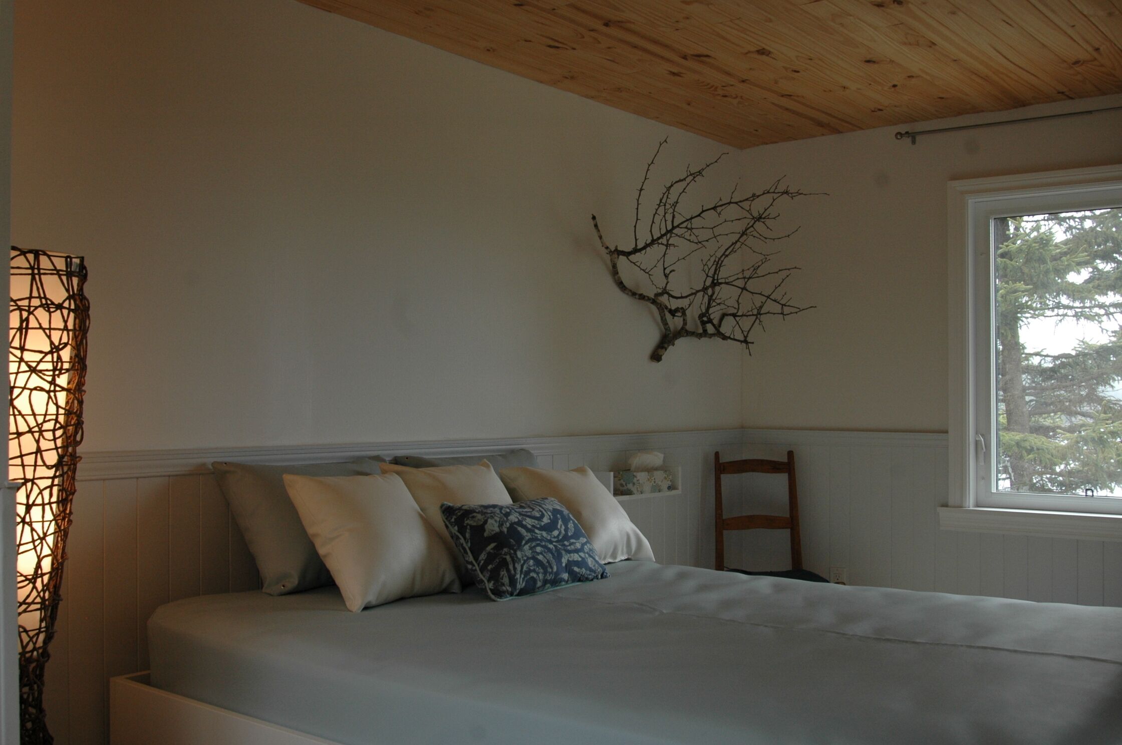 Ocean front cabin with spectacular view of the bay