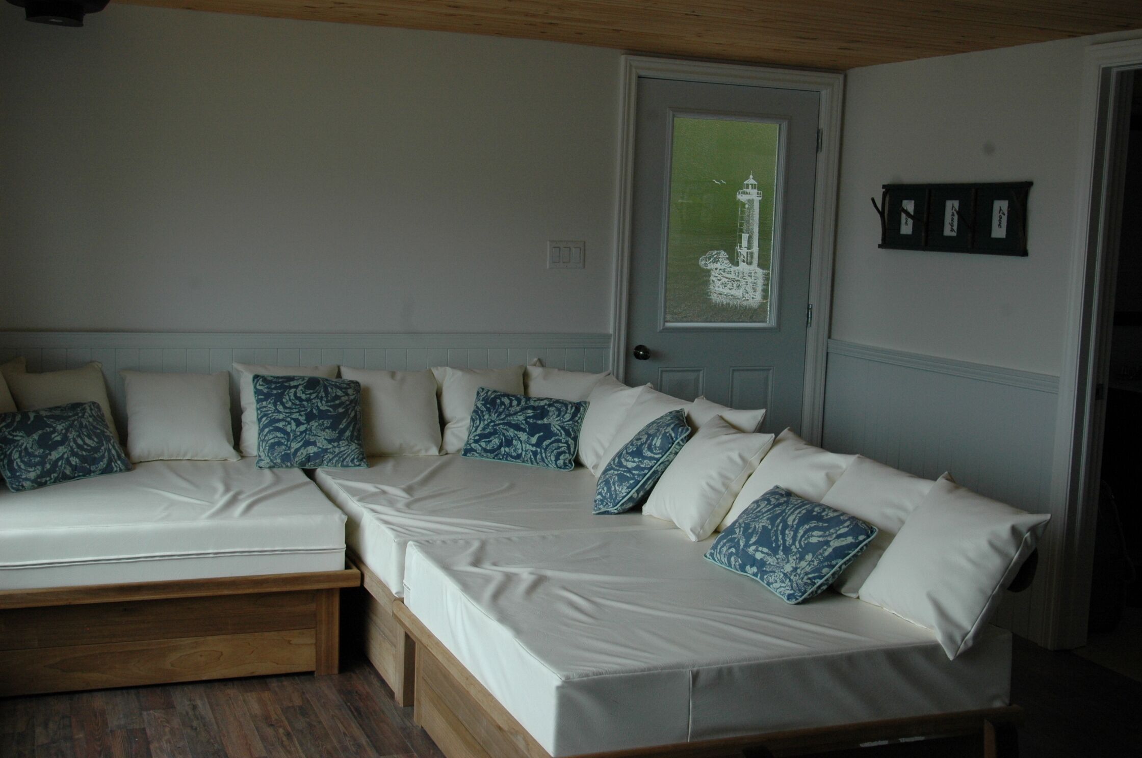 Ocean front cabin with spectacular view of the bay