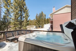 Tina de hidromasaje al aire libre