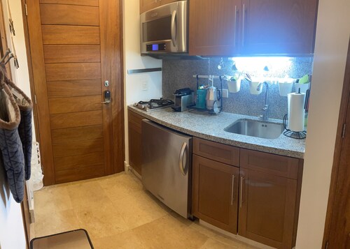 Beach front apt 8 P 2 BR 2.5 BA