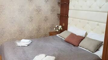 1 slaapkamer, een bureau, gratis wifi, beddengoed