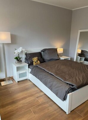1 dormitorio, tabla de planchar con plancha, cuna de viaje y wifi gratis