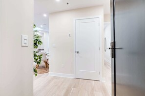 Interior - M11 | Mount-Royal Suites: 2BR + sofa bed - 31 (Montréal)