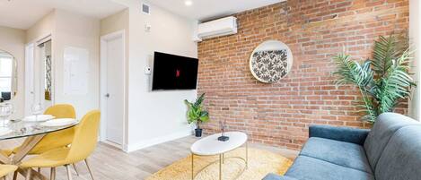 テレビ、書斎 / ワークスペース