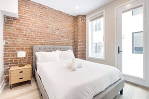 2 bedrooms, iron/ironing board, travel cot, WiFi - M11 | Mount-Royal Suites: 2BR + sofa bed - 212 (Montréal)