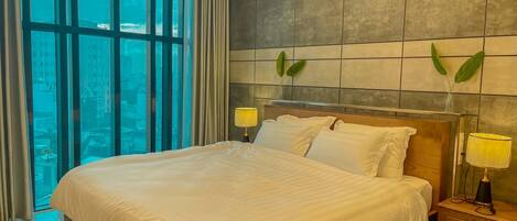 デラックス ルーム キングベッド 1 台 | ミニバー、デスク、遮光カーテン、防音設備