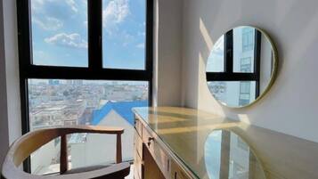 Deluxe City View | 1 bedroom, minibar, desk, blackout drapes