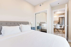 2 soverom, strykejern/-brett, reiseseng for barn og wi-fi