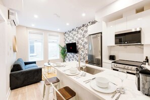 Kjøleskap, mikrobølgeovn, ovn og kokeplater