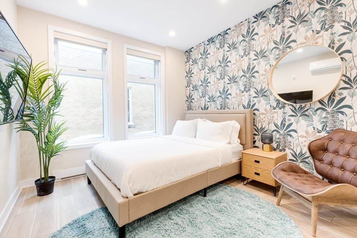 Iron/ironing board, travel cot, WiFi, bed sheets