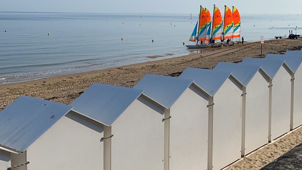 Solsenger og strandhåndklær