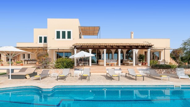 A modern house with a swimming pool, outdoor seating, and a covered patio area. - Fantastic Rural Villa Korema: 8 pax Between SHorta and Portocolom (Portocolom)