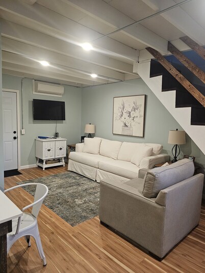 The Wee Nook, just 3 miles from Carver Landing!