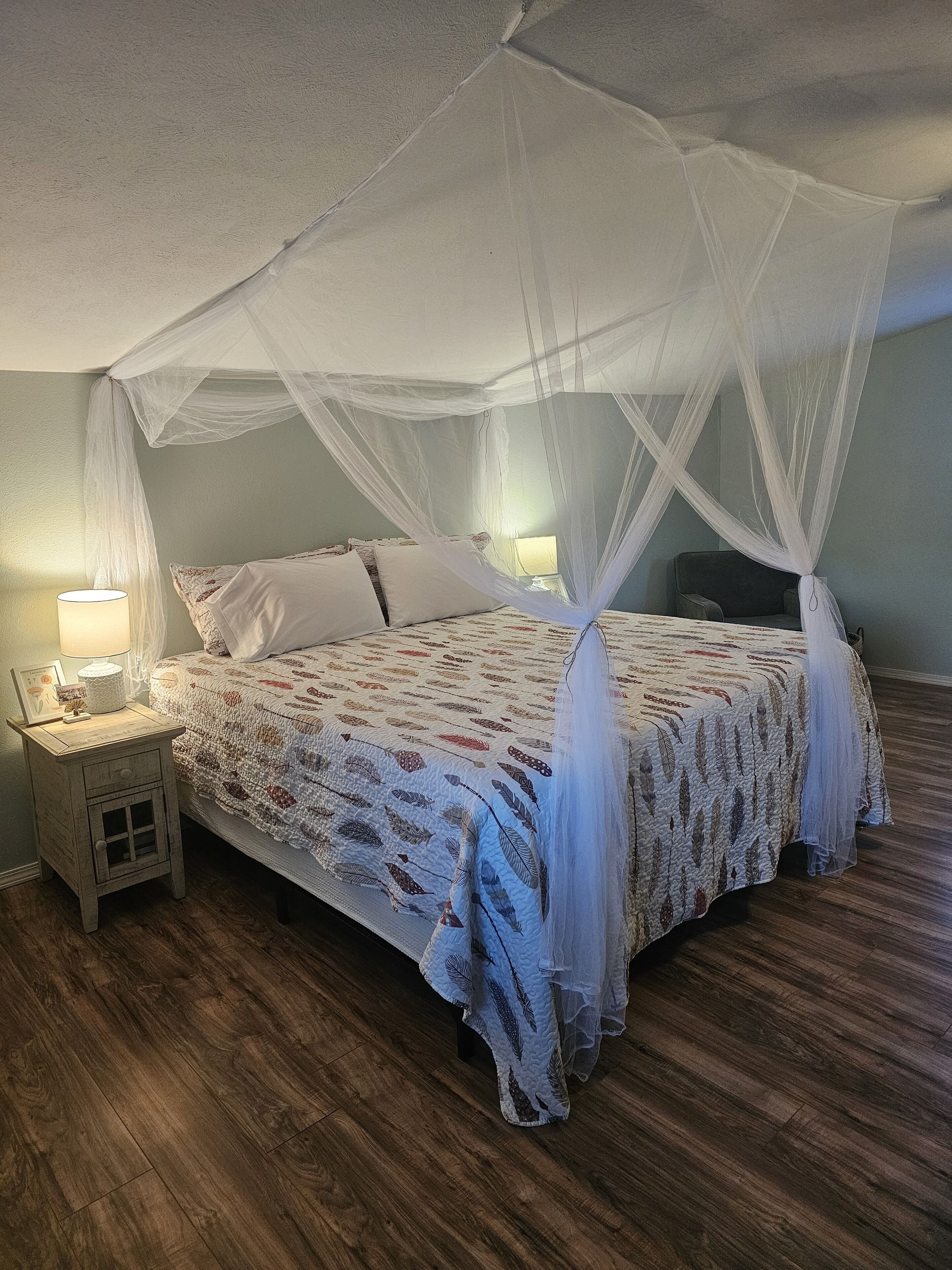 1 habitación, escritorio, tabla de planchar con plancha y wifi 