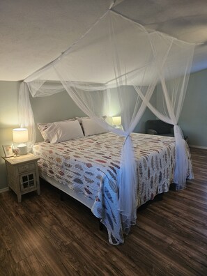 1 soverom, skrivebord, strykejern/-brett og wi-fi