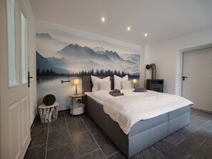 5 camere, una scrivania, ferro/asse da stiro, culla da viaggio