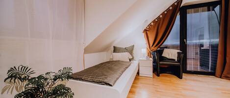 3 bedrooms, bed sheets