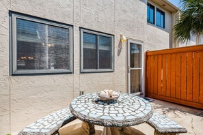 屋外ダイニングエリア