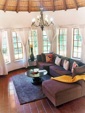 32-Zoll-Smart-TV mit Satellitenempfang, Fernseher