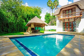 Pool - Charming Country Home In Bryanston (Johannesburg)