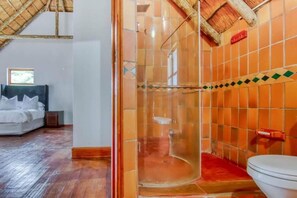 Shower - Charming Country Home In Bryanston (Johannesburg)