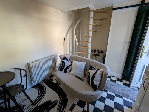 Flemingate Cottage, Beverley, E. Yorkshire. The small cottage with a big welcome