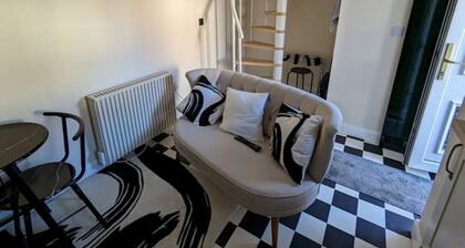 Flemingate Cottage, Beverley, E. Yorkshire. The small cottage with a big welcome