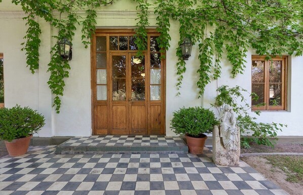 Exterior detail - Tradicional Casona de época con desayuno (Luján de Cuyo)
