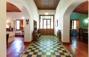 Interior - Tradicional Casona de época con desayuno (Luján de Cuyo)