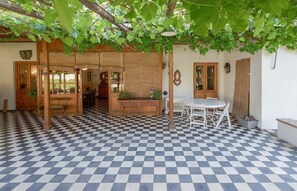 Outdoor dining - Tradicional Casona de época con desayuno (Luján de Cuyo)