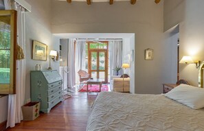 7 bedrooms, iron/ironing board, free WiFi, bed sheets - Tradicional Casona de época con desayuno (Luján de Cuyo)