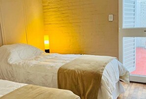 2 bedrooms, iron/ironing board, free WiFi, bed sheets