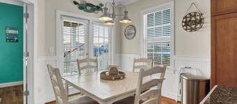 Whalecome to the beach-elevator