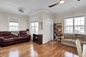 Téléviseur, bureau