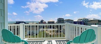 Whalecome to the beach-elevator