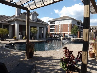 Gorgeous Tuscaloosa Condo. Perfect for Your Stay! Easy walk to stadium!