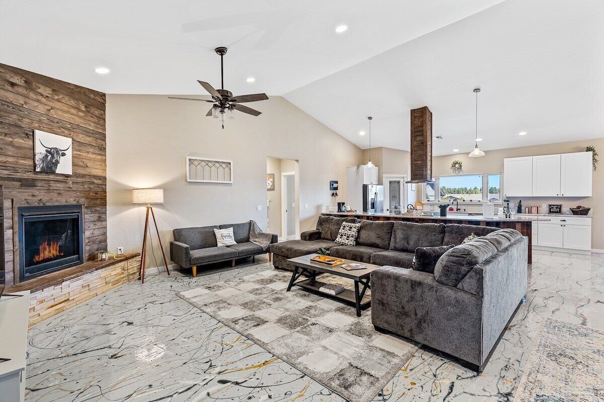 The Fairway Getaway · *NEW* Private Fam Friendly Home~Hot Tub~Games~BBQ