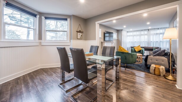 Unclassified image, 1 of 33, button - 3 BR Cozy Chic Oasis (Bedford)