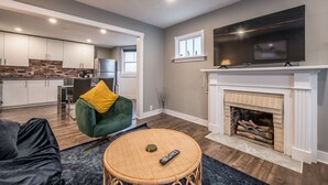 Unclassified image, 3 of 33, button - 3 BR Cozy Chic Oasis (Bedford)