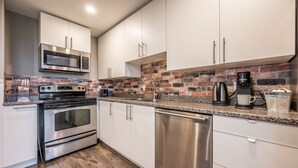 Unclassified image, 2 of 33, button - 3 BR Cozy Chic Oasis (Bedford)