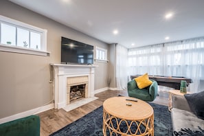 Living room - 3 BR Cozy Chic Oasis (Bedford)