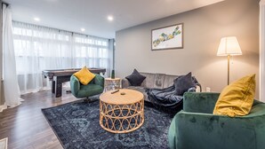Unclassified image, 5 of 33, button - 3 BR Cozy Chic Oasis (Bedford)