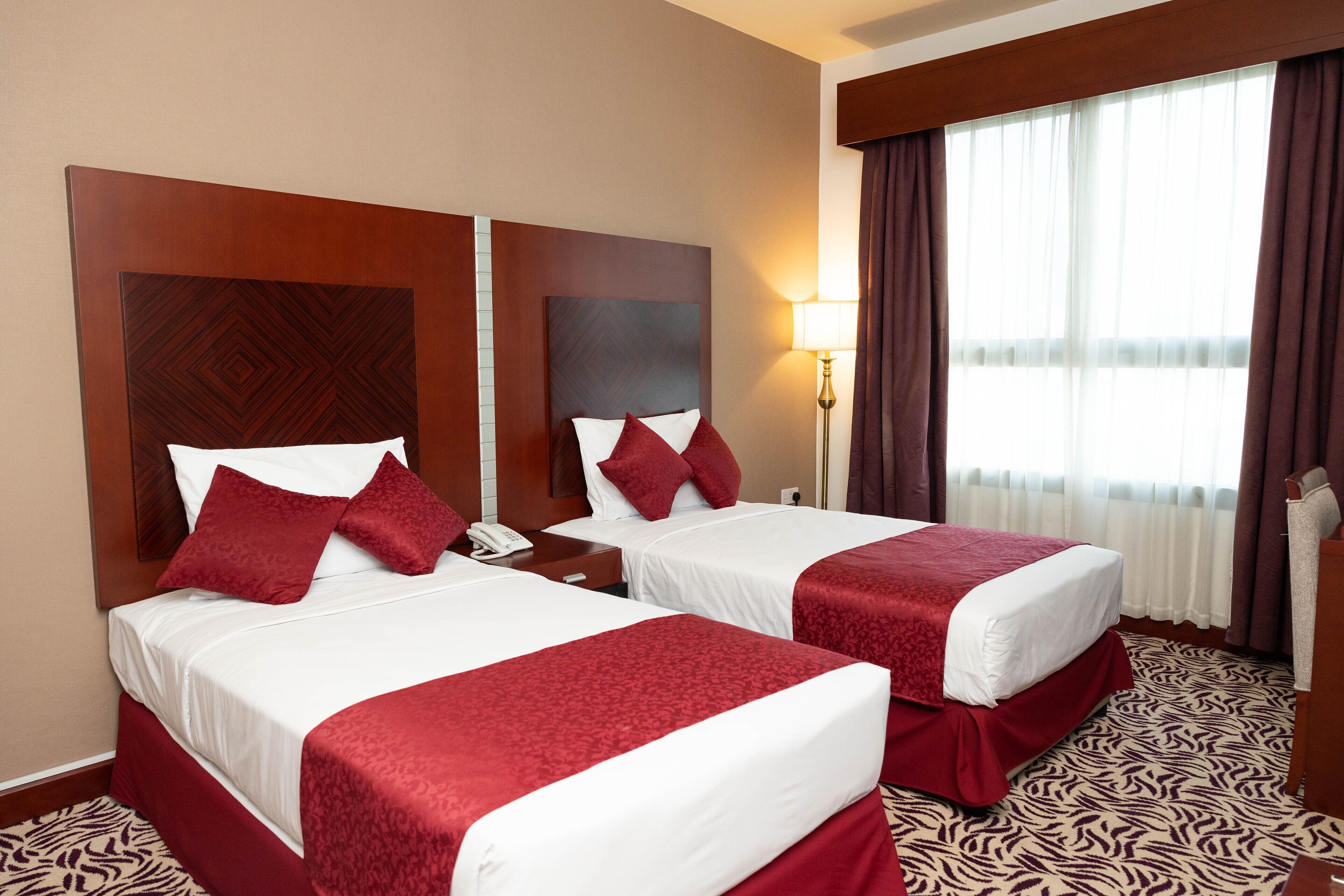 Photo - MRA Grand Hotel