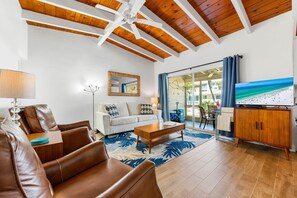 Apartment, 1 King-Bett und Schlafsofa (Condo - 56) | Wohnbereich