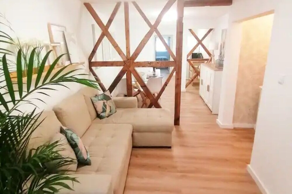 City Center Charm Apartment - Metro